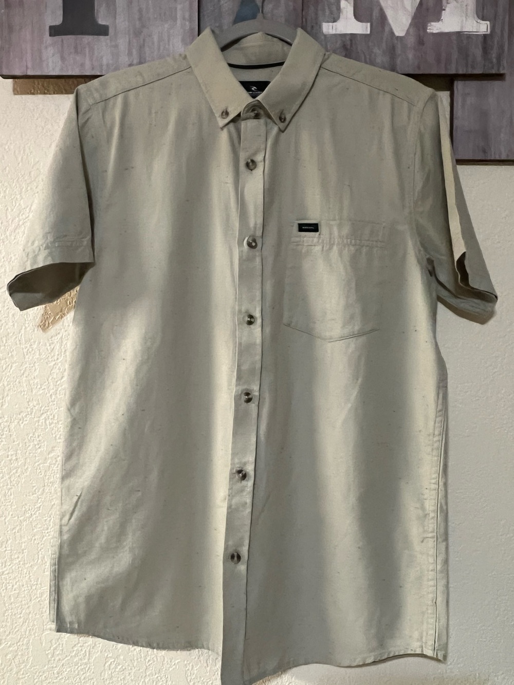 NWT Men's RIP CURL Green Button Down Collared Shirt, size S.